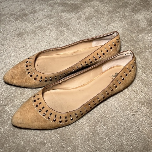 Joe’s Jeans beige suede pointed flats with beaded embellishment size 7 - Picture 3 of 6